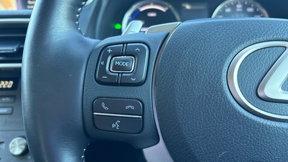 Lexus IS 300h 4dr CVT Auto Hybrid Saloon - Image 21