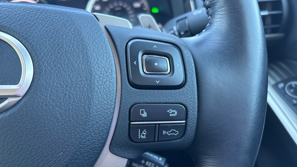 Lexus IS 300h 4dr CVT Auto Hybrid Saloon - Image 22