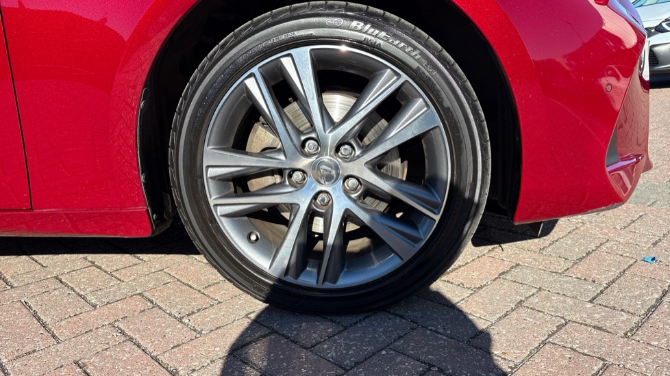 Lexus IS 300h 4dr CVT Auto Hybrid Saloon - Image 25