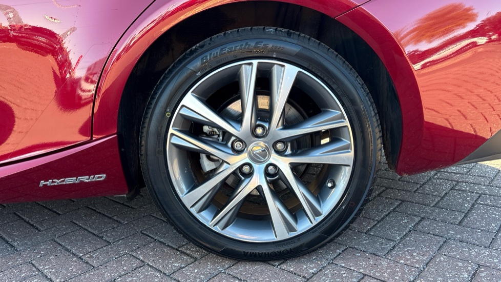 Lexus IS 300h 4dr CVT Auto Hybrid Saloon - Image 26
