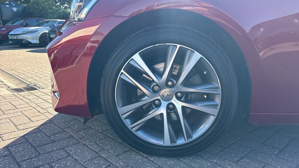 Lexus IS 300h 4dr CVT Auto Hybrid Saloon - Image 27