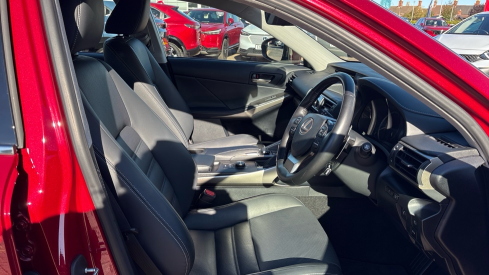 Lexus IS 300h 4dr CVT Auto Hybrid Saloon - Image 30