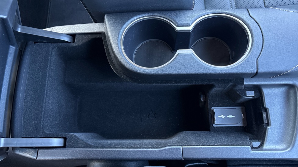 Lexus IS 300h 4dr CVT Auto Hybrid Saloon - Image 32