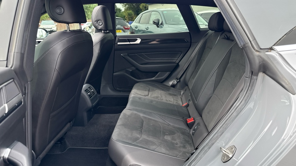 Volkswagen Arteon 2.0 TDI 200 R-Line 5dr DSG Diesel Estate - Image 16