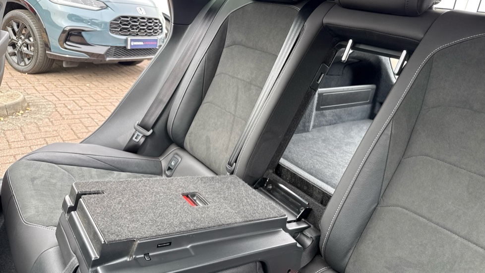 Volkswagen Arteon 2.0 TDI 200 R-Line 5dr DSG Diesel Estate - Image 37