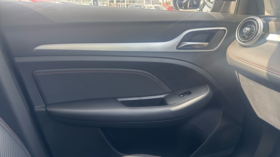 MG ZS 1.5 VTi-TECH Exclusive 5dr Petrol Hatchback - Image 37