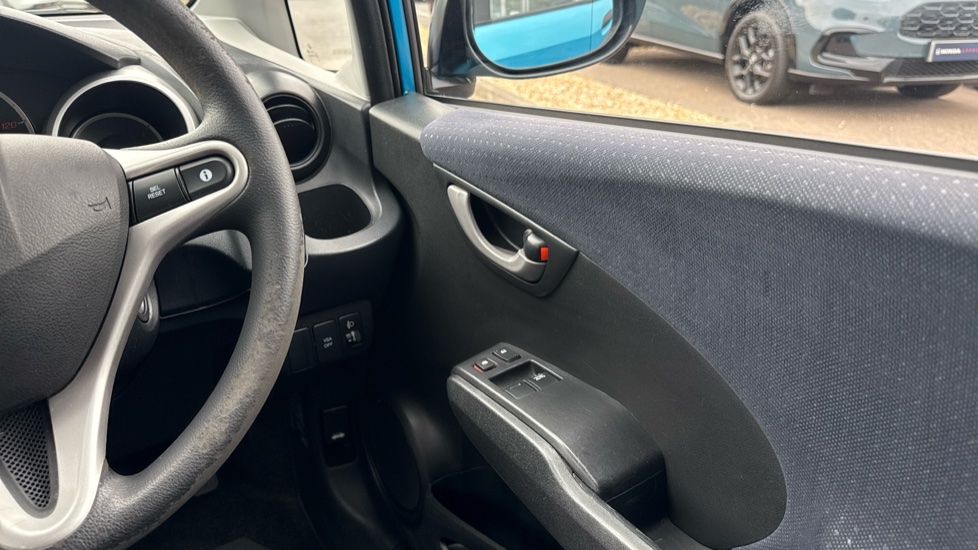 Honda Jazz 1.2 i-VTEC S 5dr [VSA] Petrol Hatchback - Image 32