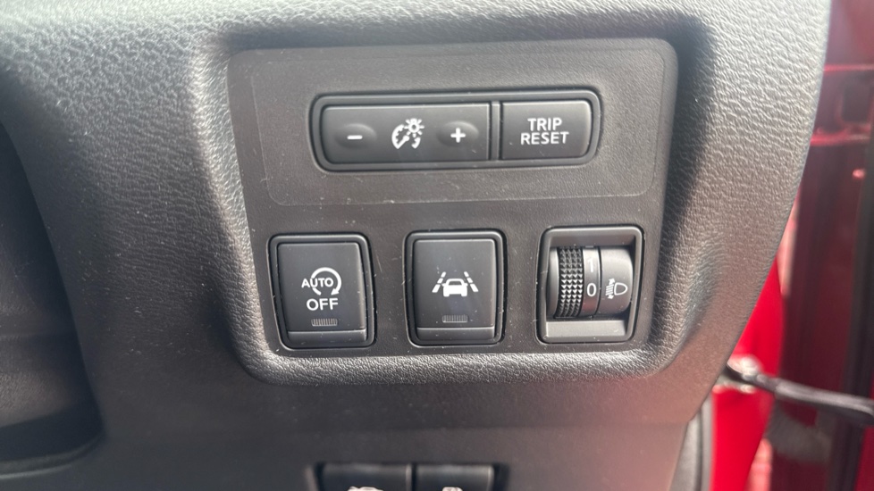 Nissan Micra 0.9 IG-T N-Connecta 5dr Petrol Hatchback - Image 36