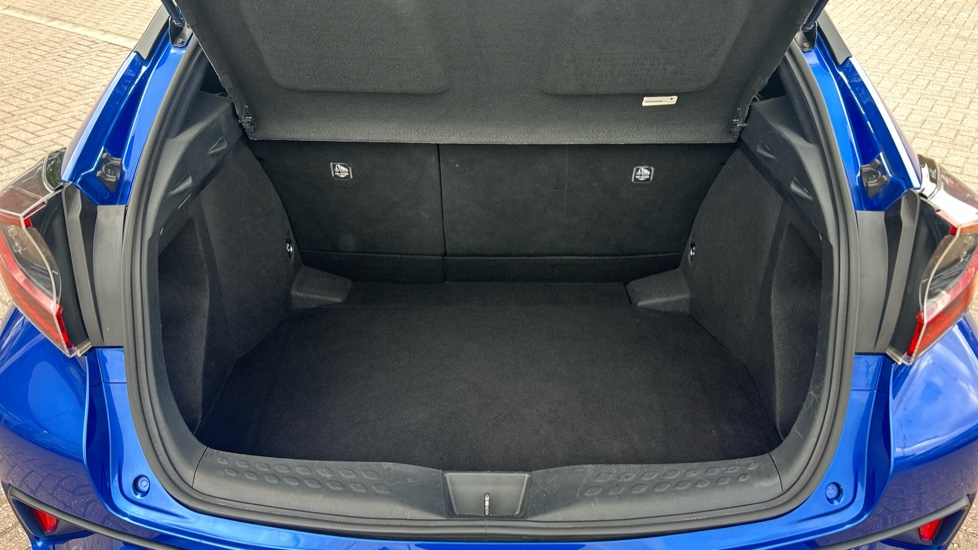 Toyota C-HR 1.8 Hybrid Dynamic 5dr CVT Hybrid Hatchback - Image 4