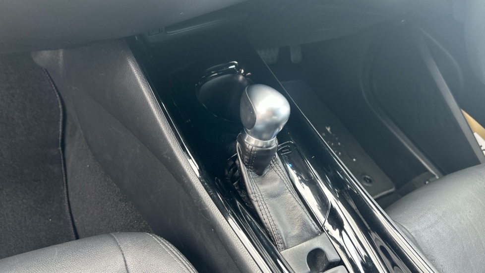 Toyota C-HR 1.8 Hybrid Dynamic 5dr CVT Hybrid Hatchback - Image 13