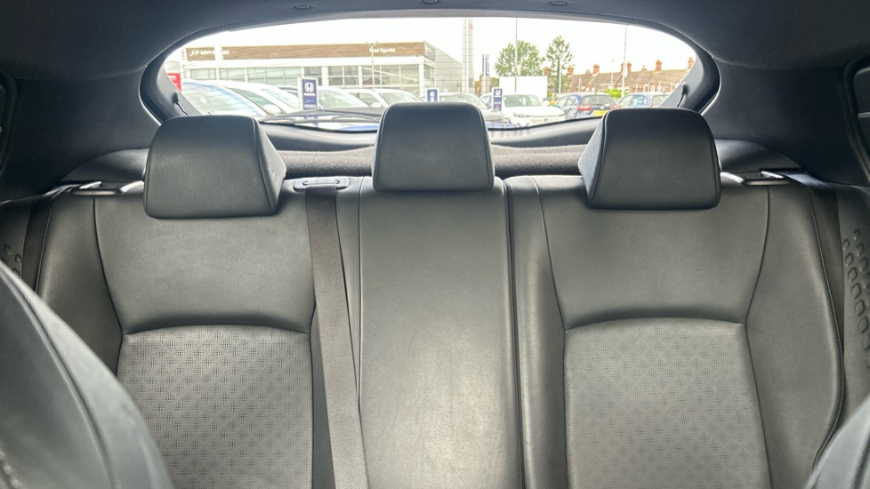 Toyota C-HR 1.8 Hybrid Dynamic 5dr CVT Hybrid Hatchback - Image 15