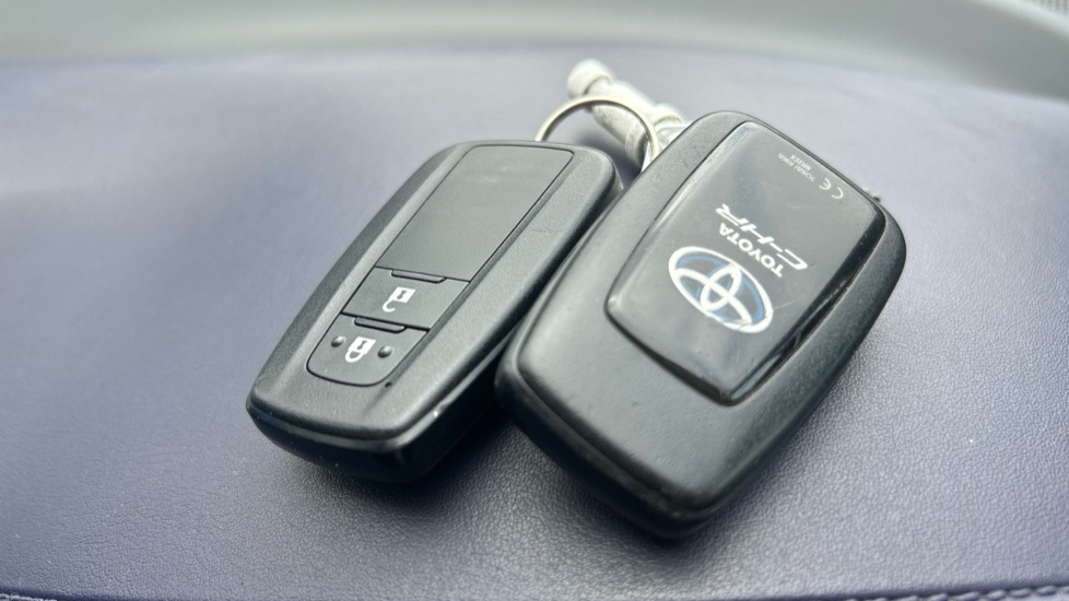 Toyota C-HR 1.8 Hybrid Dynamic 5dr CVT Hybrid Hatchback - Image 20