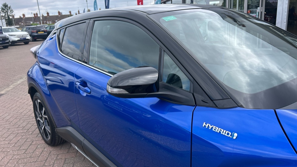 Toyota C-HR 1.8 Hybrid Dynamic 5dr CVT Hybrid Hatchback - Image 25