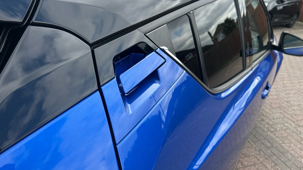 Toyota C-HR 1.8 Hybrid Dynamic 5dr CVT Hybrid Hatchback - Image 26