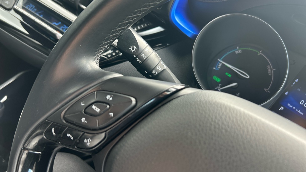 Toyota C-HR 1.8 Hybrid Dynamic 5dr CVT Hybrid Hatchback - Image 32