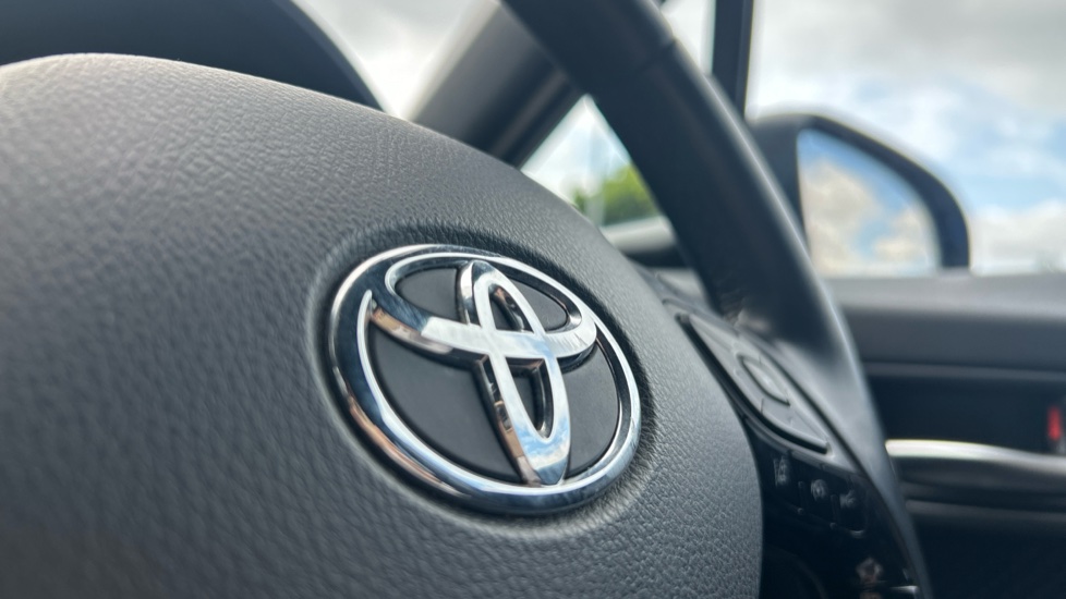 Toyota C-HR 1.8 Hybrid Dynamic 5dr CVT Hybrid Hatchback - Image 44