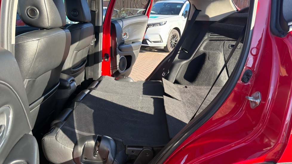 Honda HR-V 1.5 i-VTEC EX CVT 5dr Petrol Hatchback - Image 32