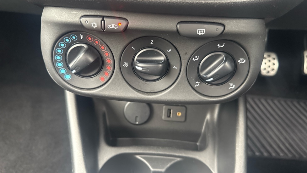 Vauxhall Corsa 1.4 Limited Edition 3dr Petrol Hatchback - Image 47