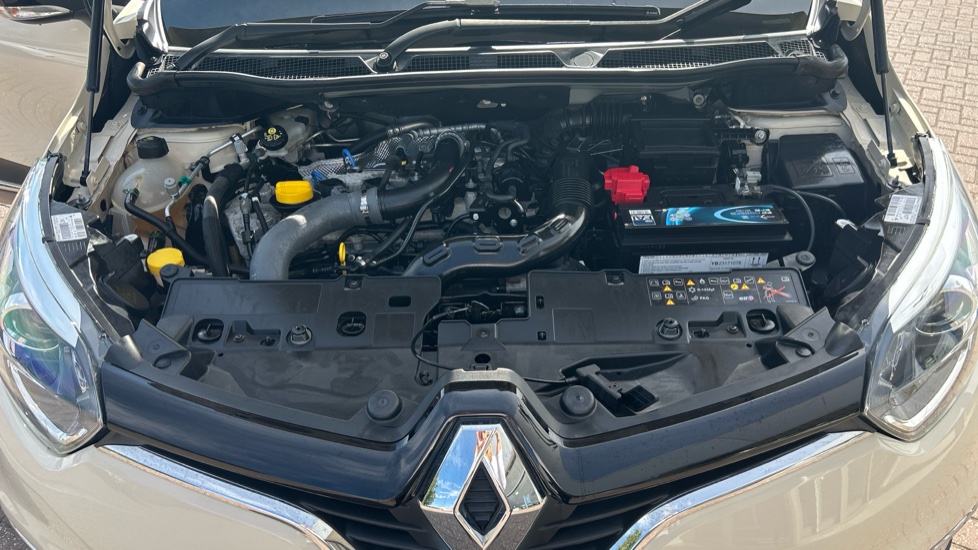 Renault Captur 1.2 TCE Signature Nav 5dr Auto Petrol Hatchback - Image 8