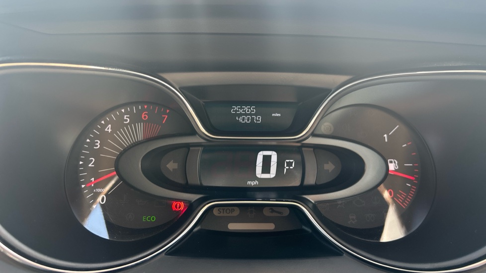 Renault Captur 1.2 TCE Signature Nav 5dr Auto Petrol Hatchback - Image 18