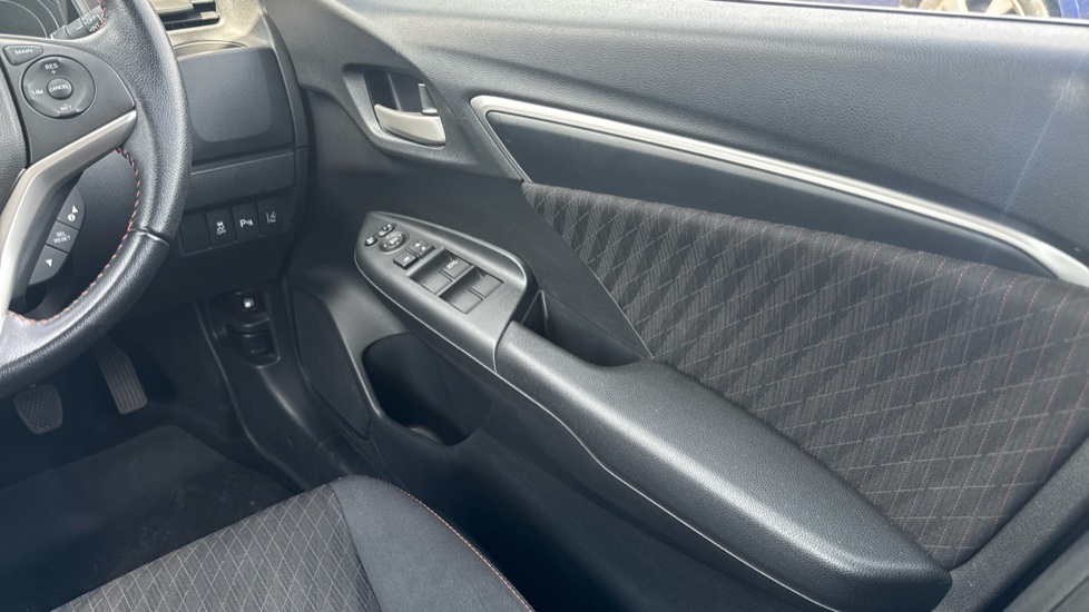 Honda Jazz 1.5 i-VTEC Sport 5dr Petrol Hatchback - Image 41