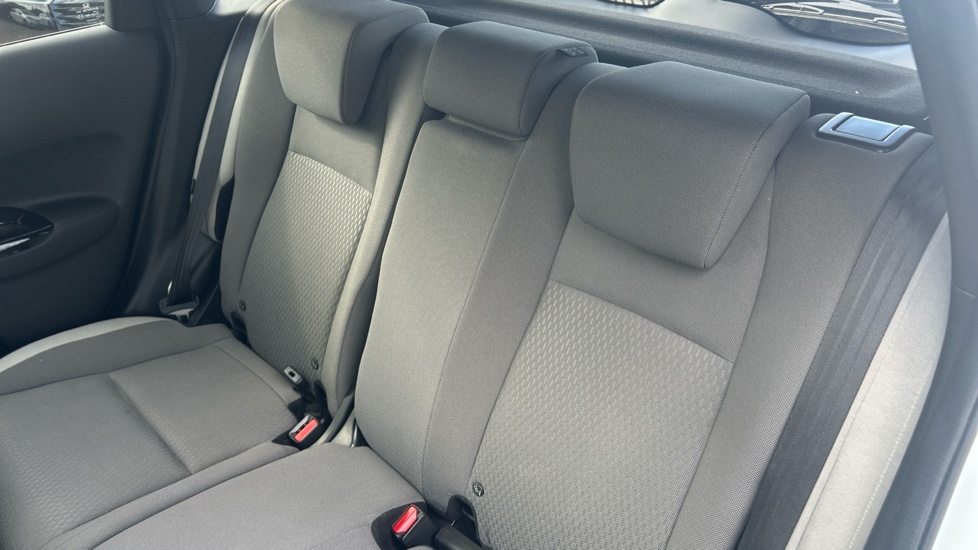 Honda Jazz 1.5 i-MMD Hybrid Crosstar EX 5dr eCVT Hybrid Hatchback - Image 8