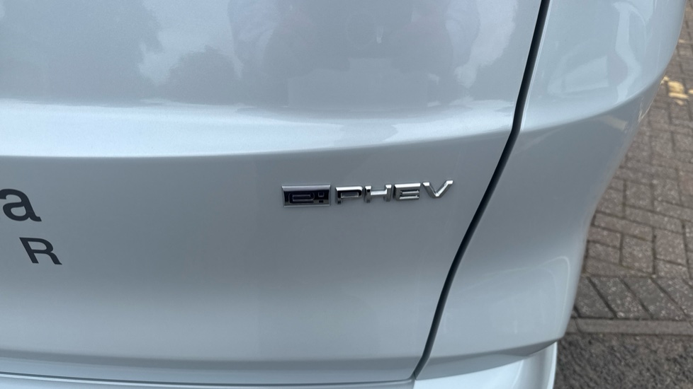Honda CR-V 2.0 ePHEV Advance Tech 5dr eCVT Estate - Image 13