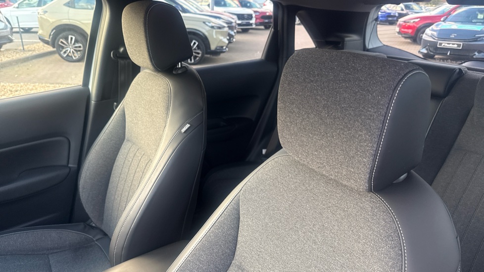 Honda Jazz 1.5 i-MMD Hybrid Advance 5dr eCVT Hybrid Hatchback - Image 26