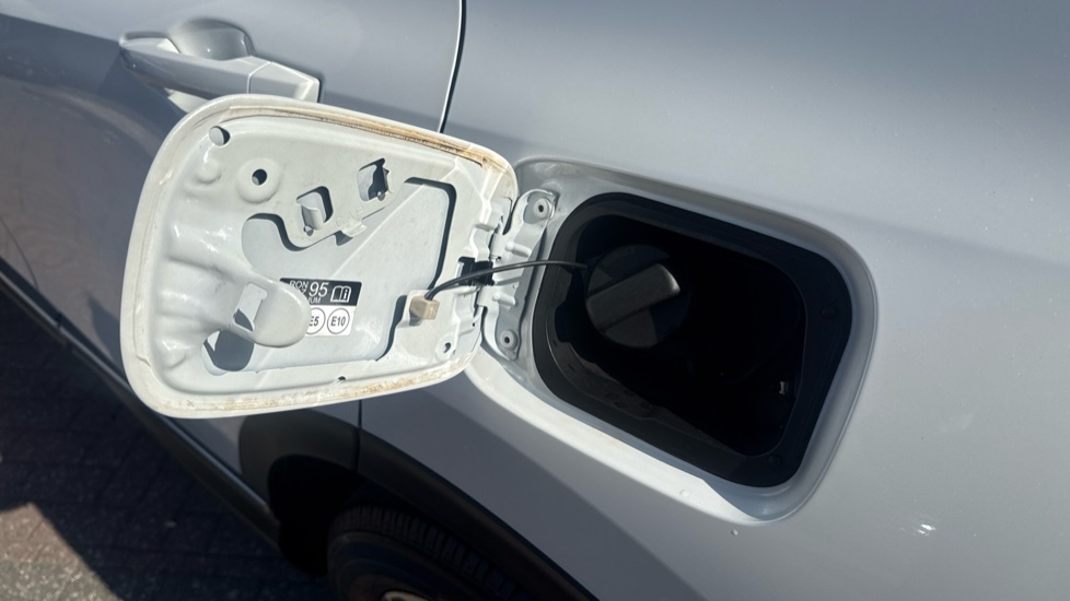 Honda CR-V 2.0 i-MMD Hybrid SR 5dr eCVT Hybrid Estate - Image 32