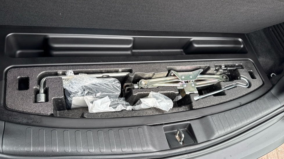 Honda CR-V 2.0 i-MMD Hybrid SR 5dr eCVT Hybrid Estate - Image 24