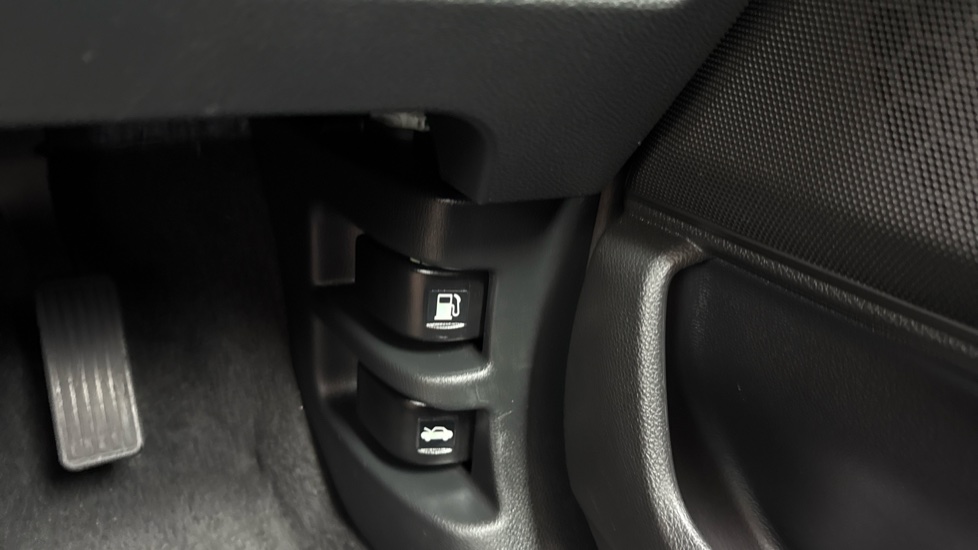 Honda CR-V 2.0 i-MMD Hybrid SR 5dr eCVT Hybrid Estate - Image 40