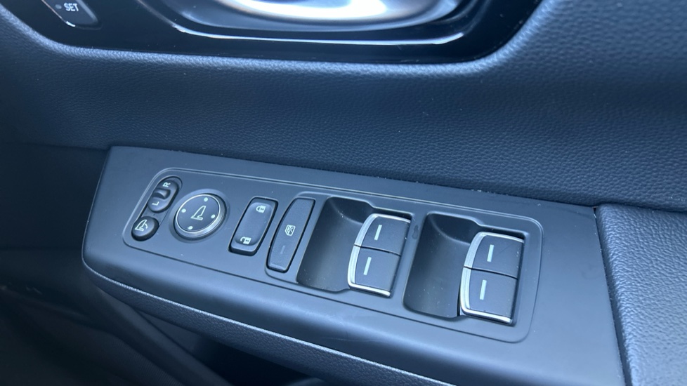 Honda CR-V 2.0 eHEV Advance 5dr eCVT Hybrid Estate - Image 32