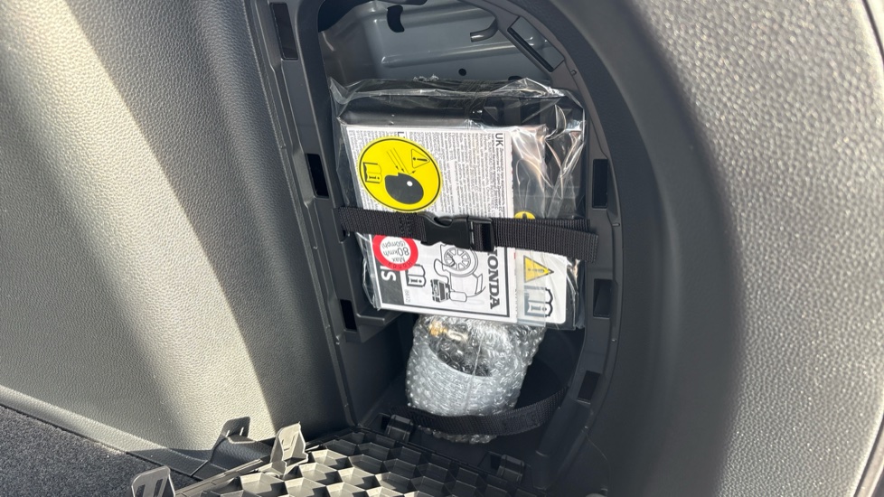 Honda HR-V 1.5 eHEV Advance Style 5dr CVT Hybrid Hatchback - Image 28