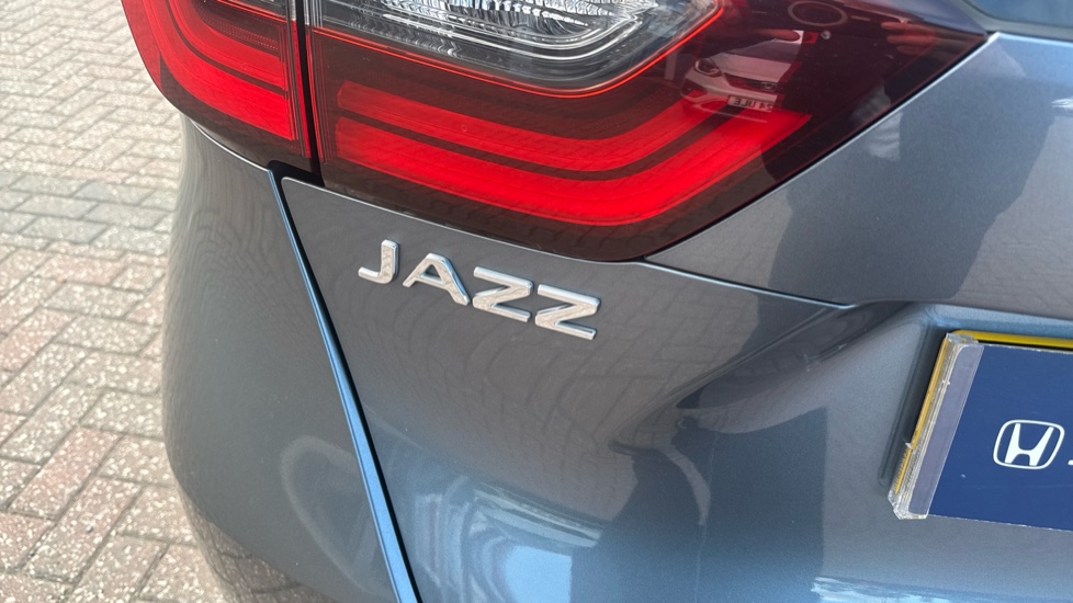 Honda Jazz 1.5 i-MMD Hybrid SR 5dr eCVT Hybrid Hatchback - Image 19