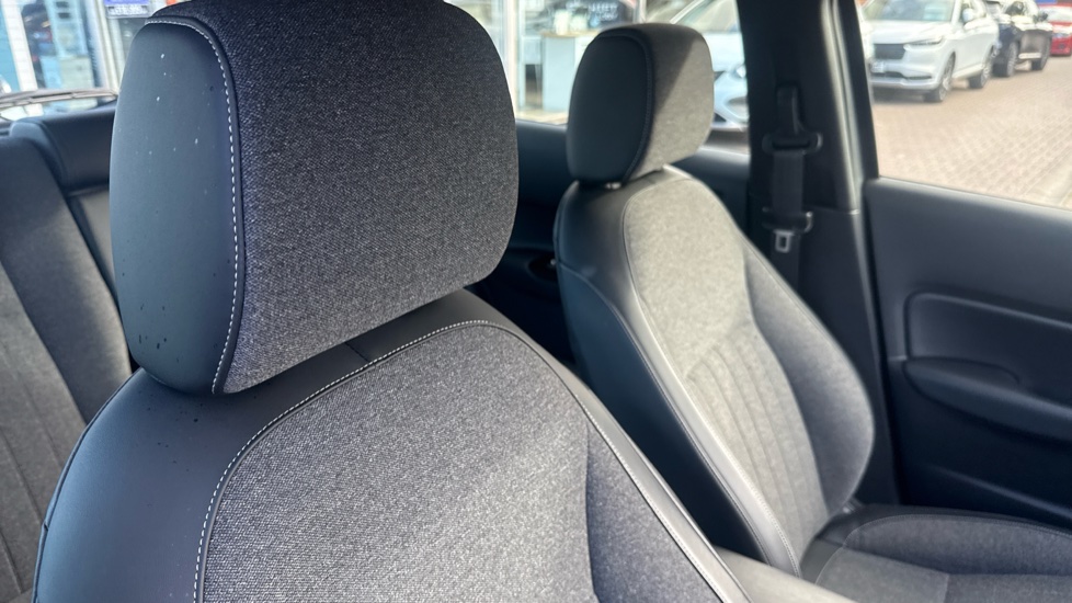 Honda Jazz 1.5 i-MMD Hybrid SR 5dr eCVT Hybrid Hatchback - Image 40