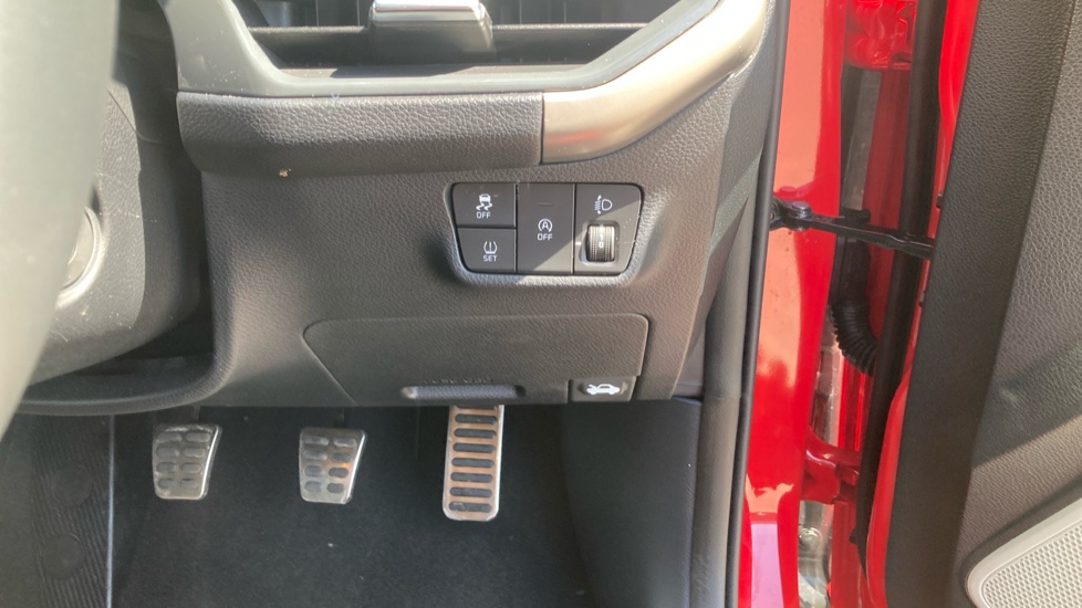 Kia Stonic 1.0T GDi 48V 113 GT-Line 5dr Petrol Estate - Image 34