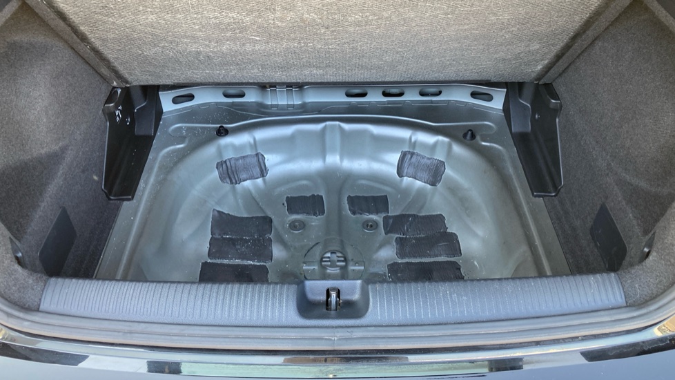 Audi Q2 35 TFSI Technik 5dr S Tronic Petrol Estate - Image 30