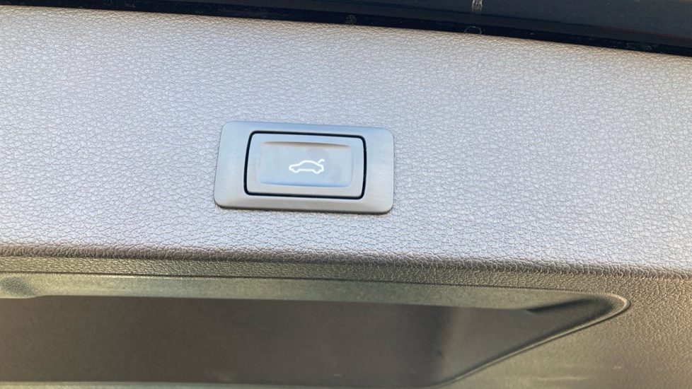 Audi Q2 35 TFSI Technik 5dr S Tronic Petrol Estate - Image 31