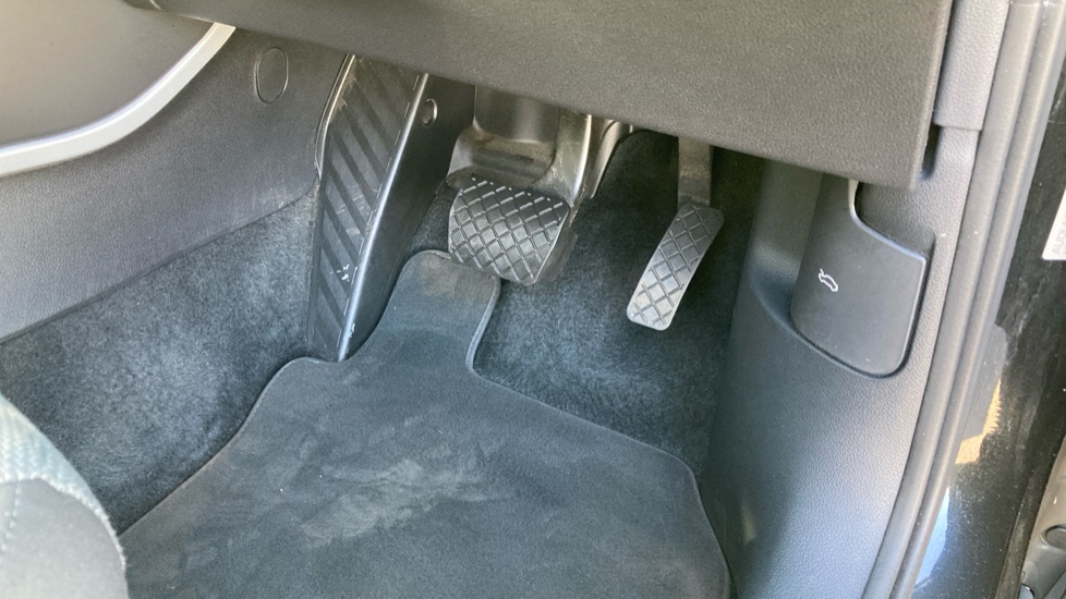 Audi Q2 35 TFSI Technik 5dr S Tronic Petrol Estate - Image 42