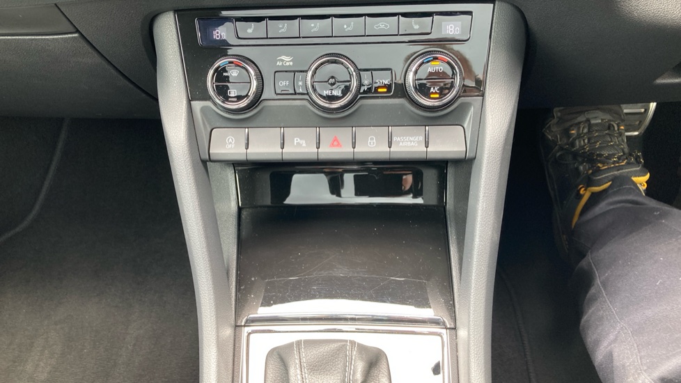 Skoda Karoq 1.5 TSI Sportline 5dr DSG Petrol Estate - Image 29