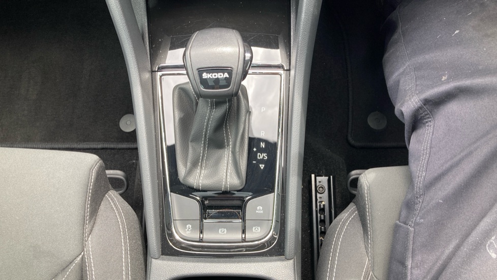 Skoda Karoq 1.5 TSI Sportline 5dr DSG Petrol Estate - Image 30
