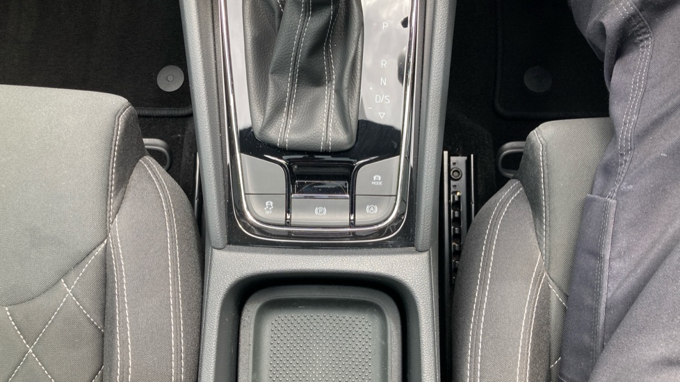 Skoda Karoq 1.5 TSI Sportline 5dr DSG Petrol Estate - Image 31