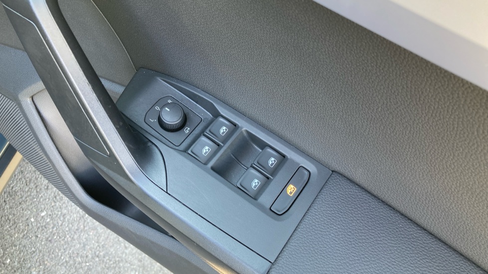SEAT Arona 1.0 TSI 115 FR Sport 5dr DSG Petrol Hatchback - Image 36