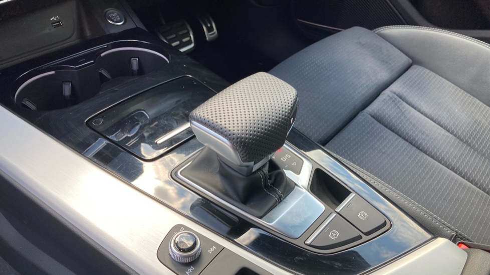 Audi A4 35 TDI S Line 4dr S Tronic [Tech Pack] Diesel Saloon - Image 13