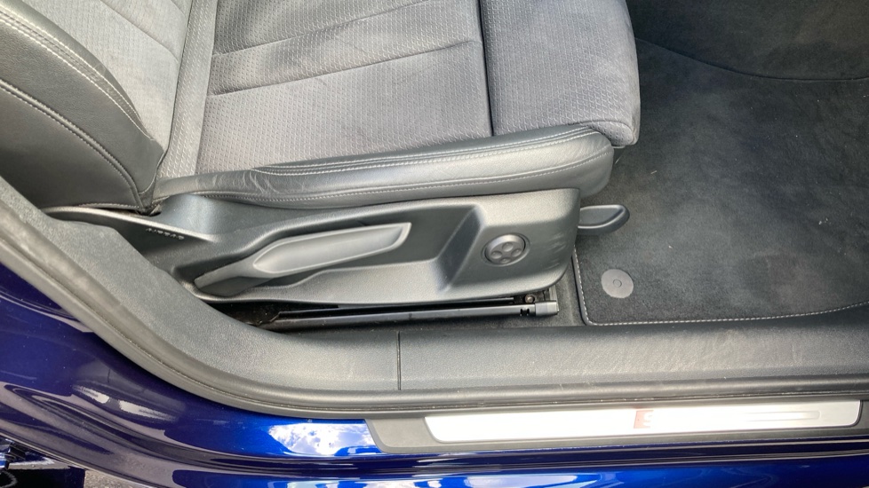 Audi A4 35 TDI S Line 4dr S Tronic [Tech Pack] Diesel Saloon - Image 38