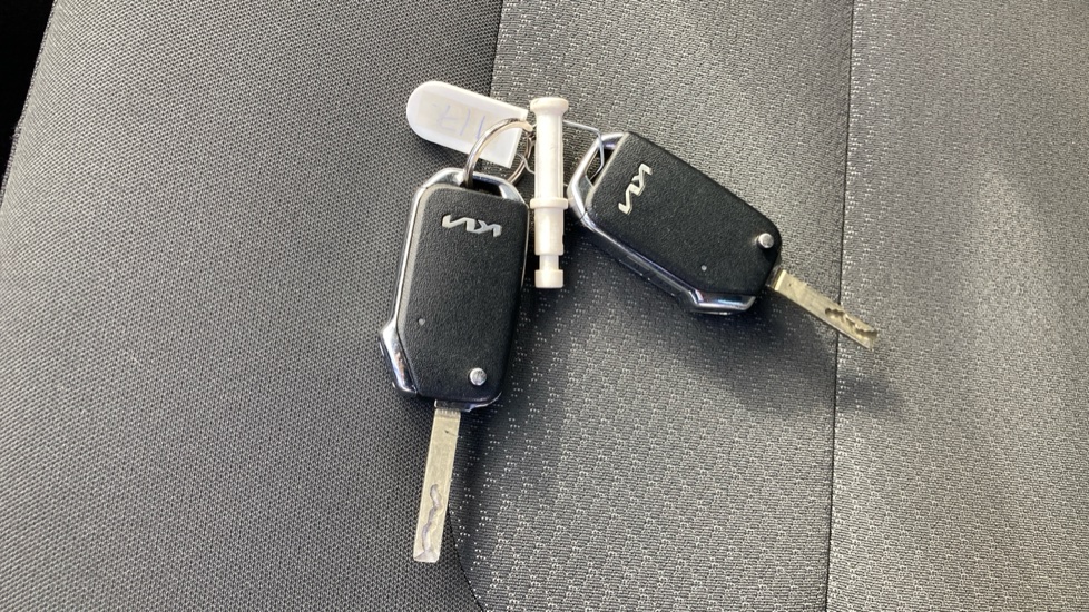 Kia Niro 1.6 GDi PHEV 2 5dr DCT Estate - Image 20