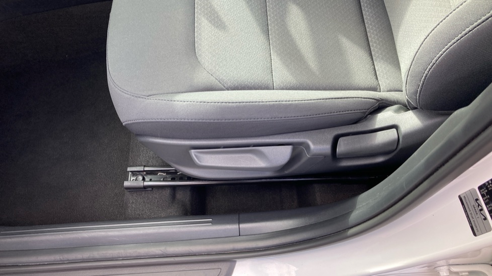 Kia Niro 1.6 GDi PHEV 2 5dr DCT Estate - Image 23