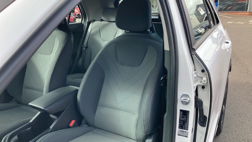 Kia Niro 1.6 GDi PHEV 2 5dr DCT Estate - Image 24