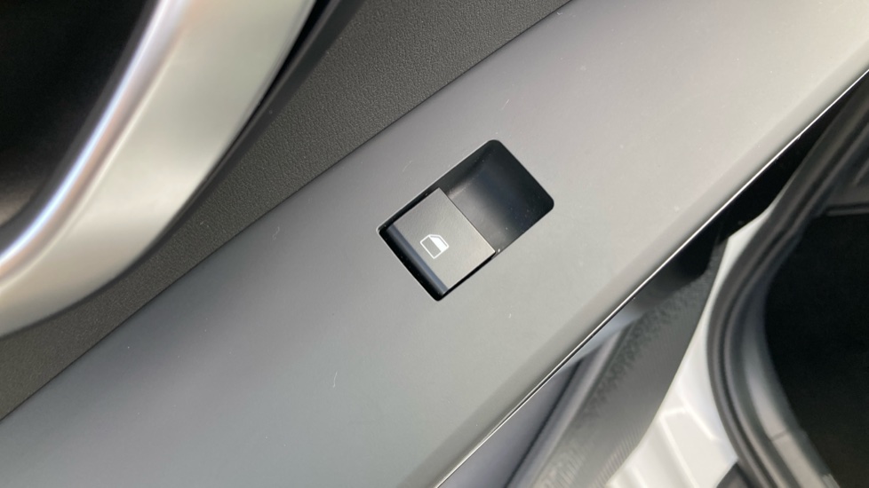 Kia Niro 1.6 GDi PHEV 2 5dr DCT Estate - Image 25