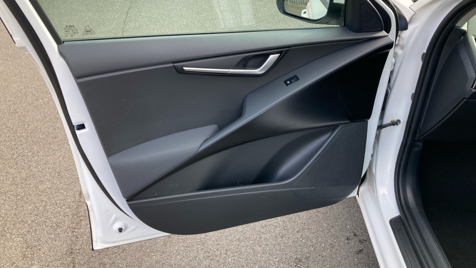 Kia Niro 1.6 GDi PHEV 2 5dr DCT Estate - Image 26
